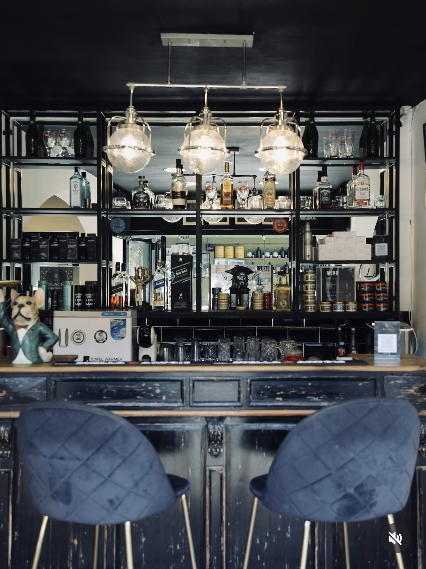 Bar premium con Blue Label y licores selectos